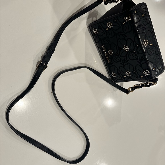 Michael kors Black sling bag . - Picture 4 of 6